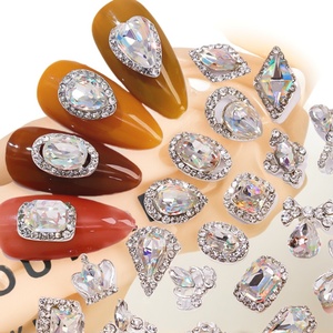 Accessoires pour ongles en alliage métallique K9, diamants de couleur irrégulière, pierres fantaisie super brillantes, strass décoratifs pour nail art, vente en gros - Product Image 1