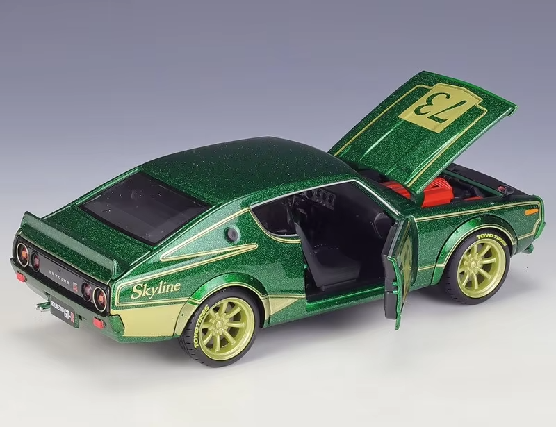 Maisto Diecast Model Car 1:24 Nissan Skyline 2000 GTR Old Model