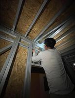 Luxuriöses Modernes Barndominium Vorgefertigte Leichtstahlvilla 1 Schlafzimmer 1 Bad Dreieckige Form Einstöckiges Haus mit Metalldach