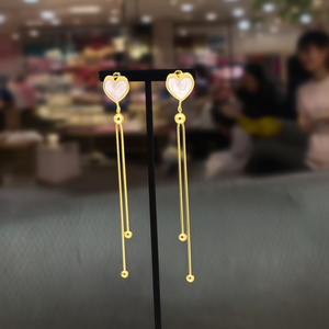 Pendientes de Moda con Diseño de Corazón y Borla, en Acero Inoxidable 316L con Baño de Oro PVD - Product Image 3