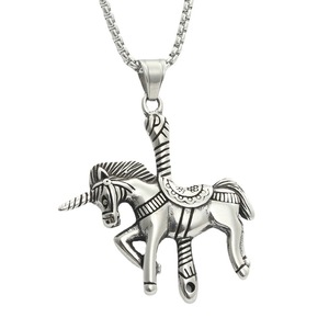Pendentif licorne en acier titane, collier pour hommes de style rétro sur le thème des animaux, à porter au quotidien - Product Image 4