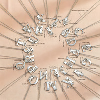 Nouveau collier pendentif simple en acier inoxydable avec 26 lettres en forme de fleur pour femmes