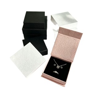 Caja Magnética con Tapa Abatible, Hecha a Mano, con Papel Texturizado, para Anillos, Colgantes y Collares, Ecológica, con Logotipo Personalizado del Fabricante - Product Image 6
