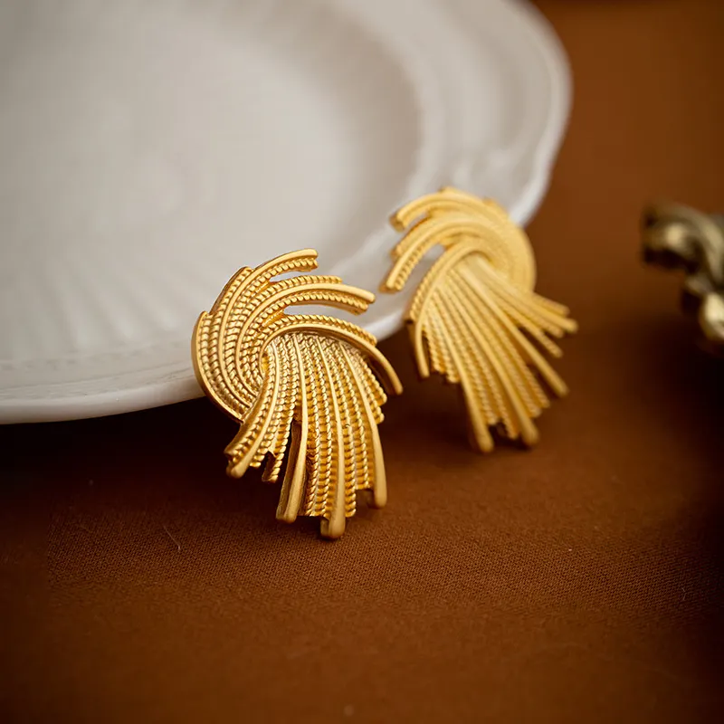 Vintage 18K Gold plattiert Edelstahl Twist Stud Ohrringe wasserdicht Schmuck Damen-Design Spirale Statement-Ohrringe