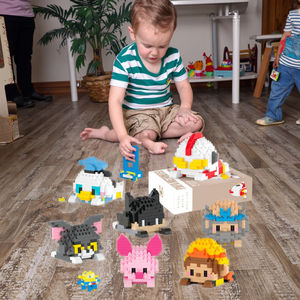 Set di Blocchi da Costruzione con Personaggi dei Cartoni Animati, Serie Famiglia PaPa, Sei Design Carini, Giocattoli Educativi per lo Sviluppo delle Abilità Motorie Fini dei Bambini in ABS - Product Image 1