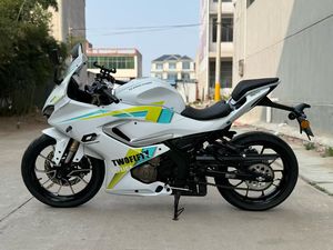 Motocicleta QJ Motor Race 250 Ligera de 250cc, Monocilíndrica, con Inyección Electrónica de Combustible, Moto Deportiva, Mini Moto, Moto de Carreras Urbanas - Product Image 2