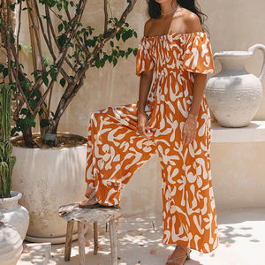 Mono informal de diseño de fábrica con estampado playero, plisado, con hombros descubiertos y corte holgado, 100% Rayón Voile. - Product Image 1