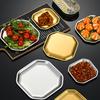 Groothandel Koreaans-stijl gouden/zilverkleurige roestvrijstalen vierkante dessertbordjes, modern gepolijste afwerking, geschikt voor restaurants.