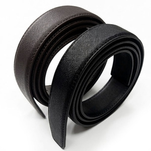 Correa de cuero vacuno Saffiano negra/marrón AT-30-130 de origen coreano, 30 mm x 130 cm, sin orificios para hebilla automática de trinquete. - Product Image 4