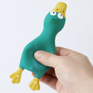 Juguete vocal para mascotas de pollo, popular en Japón y Corea del Sur, de cuero sintético, látex y madera contrachapada, relleno de algodón, con textura de pollo. - Product Image 3