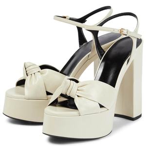 Chaussures entièrement personnalisées, talons à plateforme et bride à la cheville à bout ouvert rond blanc Chaussures pour femmes Sandales de mariage à plateforme et <span class=keywords><strong>talon</strong></span> épais personnalisées - Product Image 1