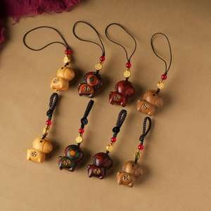 Porte-clés pendentif cheval en bois de santal, breloque cheval du zodiaque chinois en bois pour sac à dos et téléphone, cadeau du Nouvel An fait main - Product Image 2