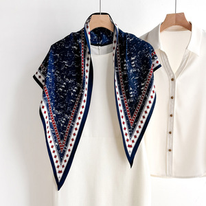 Écharpe triangulaire en satin de polyester pour femme, motif géométrique, foulard hijab, impression sergé effet soie - Product Image 4