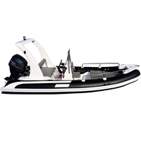 Bateau semi-rigide sportif 520 de 5,2 m (17 pieds) en fibre de verre et PVC, avec sièges gris écologiques en Hypalon, idéal pour la pêche, les loisirs et la plongée