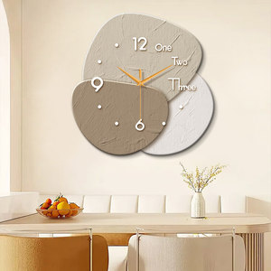Horloge murale analogique créative et silencieuse pour salon, design original en forme d'extraterrestre, décoration intérieure - Product Image 1