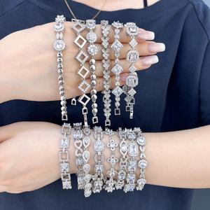 Bracelet de tennis ajustable en zircon cubique pour femmes, bijoux fantaisie en gros d'usine - Product Image 1