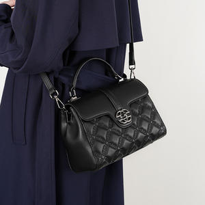 กระเป๋าสะพายหนังสไตล์ใหม่สำหรับสุภาพสตรี กระเป๋าสะพายข้างผู้หญิงลายนูนหรูหรา กระเป๋าถือคุณแม่ความจุขนาดใหญ่ระดับพรีเมียม - Product Image 2