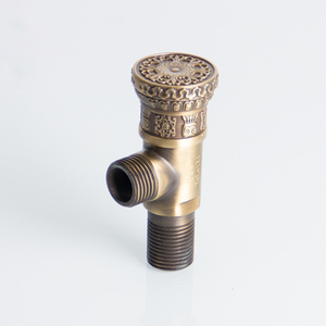 Manija de latón resistente con inclinación angular para corte de agua en baños - Product Image 5