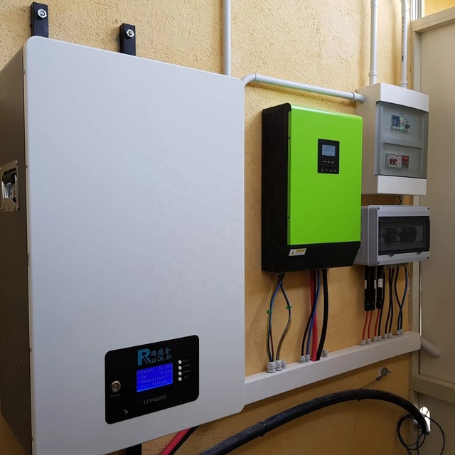 Stackable 10kWh 5kWh 48V 100Ah 200Ah Wall-Mounted LiFePO4 Solar Storage Battery with CAN Communication IP65
