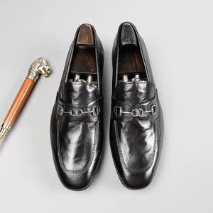 Chaussures habillées et mocassins décontractés pour hommes en cuir véritable de haute qualité, idéales pour les mariages d'automne et les occasions professionnelles - Product Image 1