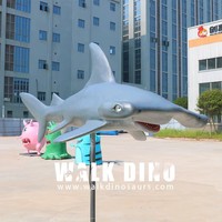 Modèle de requin animatronique grandeur nature avec mouvement de nage réaliste et son pour les parcs d'aventure, les aquariums intérieurs et les espaces publics