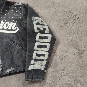 แจ็คเก็ตยีนส์สตรีทแวร์แบบสั่งทำพิเศษ ล้างสีแบบแอซิดวอช สไตล์วินเทจ ทรงโอเวอร์ไซส์ ปักตัวอักษร ประดับคริสตัล สำหรับผู้ชาย |   ผู้ผลิตเสื้อแจ็คเก็ต - Product Image 4