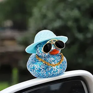 汽车橡胶鸭仪表板摆件配件带迷你太阳帽蓝色游泳圈项链太阳镜搞笑鸭汽车摆件