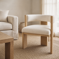 Fauteuil de salle à manger moderne à dossier incurvé en bois clair, rembourré crème avec accoudoirs, pour hôtel et restaurant