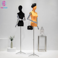 Bestseller Farbenfrohe Damen-Oberkörper-Schaufensterpuppe aus Schaumstoff+Samt für Bekleidungsgeschäfte in Stehposition