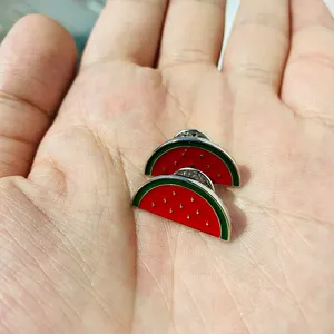 Esmalte personalizado pin vermelho verde branco Frutas Melancia Fatias Soft Hard Esmalte Lapel Pins Metal artesanato presentes