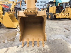 Excavadora CAT 323D2L de 23 toneladas en buen estado, máquina hidráulica usada para proyectos de construcción. - Product Image 4
