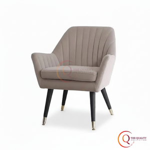 โซฟาเก้าอี้เท้าแขนสีเทาสง่างามทันสมัยพร้อมพนักพิงที่โค้งเบาๆและที่วางแขนปรับขาไม้สีดำเรียวเล็กเพื่อความสง่างาม - Product Image 1