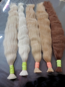 ผมแท้สีบลอนด์แบบเรมี่  แบบตรง  ต่อผมแบบเส้น  ถักสองชั้น  สำหรับร้านเสริมสวย - Product Image 2