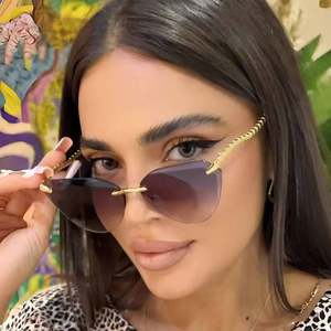 Gafas de Sol de Moda 2025 con Logotipo Personalizado, Montura Grande y Elegante para Mujer, Protección UV400, Lentes Degradadas, Sin Montura, Estilo Ojo de Gato - Product Image 1