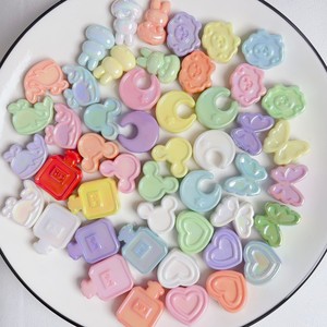 10 unids/bolsa de cuentas acrílicas de dibujos animados conejito corazón Perfume Diy cuerda para el pelo bolsa pluma pulsera espaciador cuentas para la fabricación de joyas de colores mezclados - Product Image 1