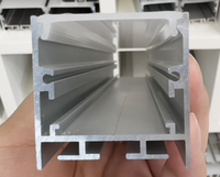 Éclairage LED linéaire en aluminium extrudé en gros, faible MOQ, installation encastrée/en surface/suspendue pour la décoration intérieure