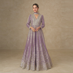 ชุดเดรส Anarkali สีม่วงปักลาย  ชุดส่าหรีแบบดั้งเดิมของอินเดียสำหรับงานแต่งงานและงานเลี้ยงสำหรับผู้หญิง - Product Image 1