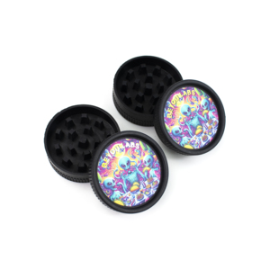 Molino de Hierbas Secas Redondo de Plástico Beyonlabs con Diseño de Pulpo Colorido en Azul, Verde, Morado, Blanco y Negro - Product Image 3