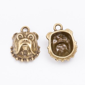 Pendentif en alliage de zinc en forme de tête de bouledogue cloutée pour la fabrication de cadeaux pour les amoureux des animaux - Product Image 3
