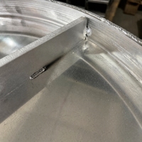 Plateau de table rond en aluminium sur mesure avec structure soudée, plaque de montage centrale, supports internes et surface texturée