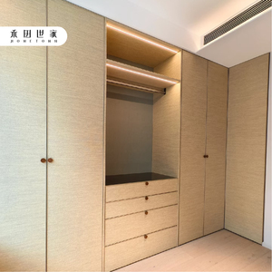 Armoire de chambre sur mesure en bois au design moderne, avec poignées métalliques et panneaux MDF, meuble de rangement autoportant pour vêtements - Product Image 2