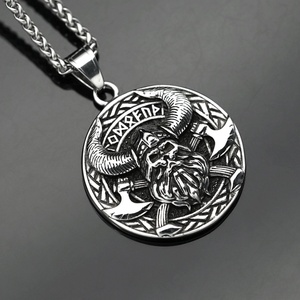 Collier pendentif personnalisé en acier titane pour homme, style Viking vintage, pendentif mythique nordique Viking - Product Image 1