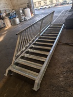 Escalier en acier galvanisé au design moderne, marches en métal soudées, escalier de secours, bricolage, sûr et durable
