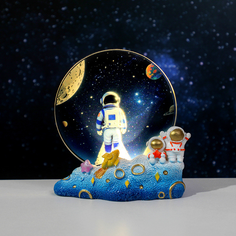Astronautas coloridos hacia adelante