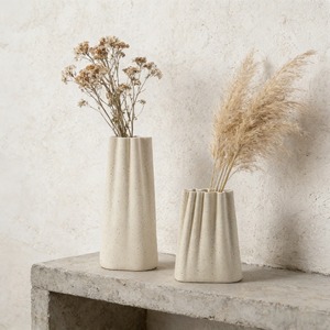 Vaso in Ceramica MSH Moderno Bianco <span class=keywords><strong>con</strong></span> Design a Petali Increspati e Texture in Pietra, Ornamento Decorativo per Libreria e Fiori - Product Image 5