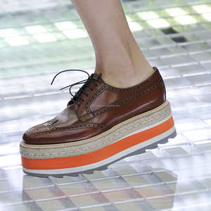 Mocassini con plateau con punta tonda e plateau <span class=keywords><strong>eleganti</strong></span> Sneakers in pelle di vitello riedizione 65 mm con punta alare <span class=keywords><strong>scarpe</strong></span> con plateau - Product Image 4