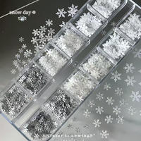 TSZS 12 Grilles de Paillettes Blanches Argentées en Forme de Flocon de Neige pour Ongles, Tailles Mixtes, Décorations de Manucure Hiver Noël
