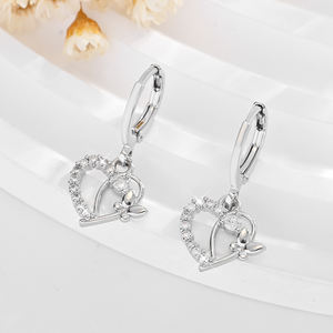 2025 alta calidad mariposa amor corazón 14K cobre con incrustaciones de circón chapado en oro uso diario pendientes de latón joyería de mujer - Product Image 2