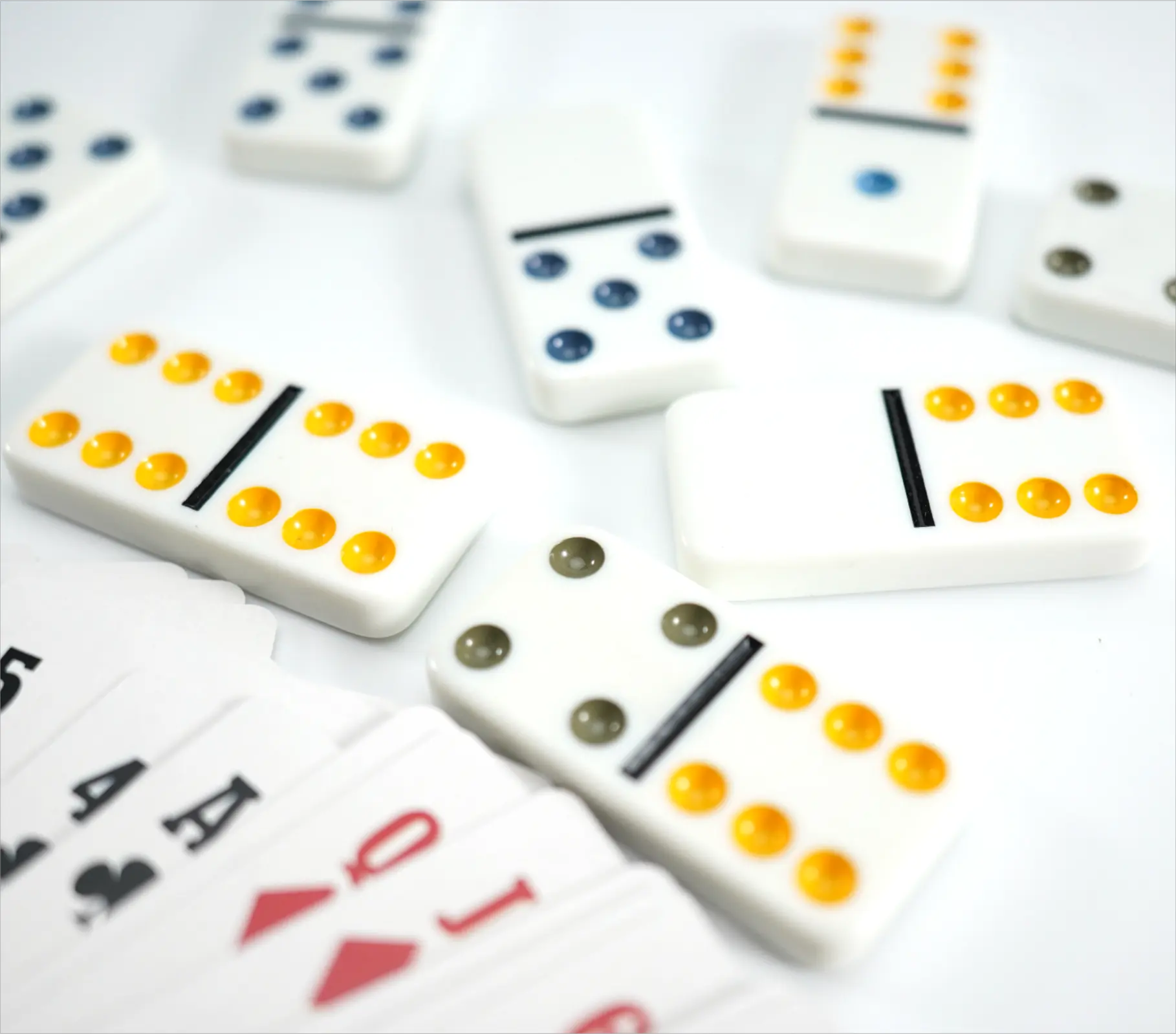 Gioco di domino e carte di vendita calda set di giochi da tavolo stampati personalizzati per bambini in famiglia produttore di adulti