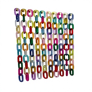 Chaîne de maillons en résine transparente vintage, artisanale, unique et artistique, idéale pour la décoration murale et la maison. - Product Image 5